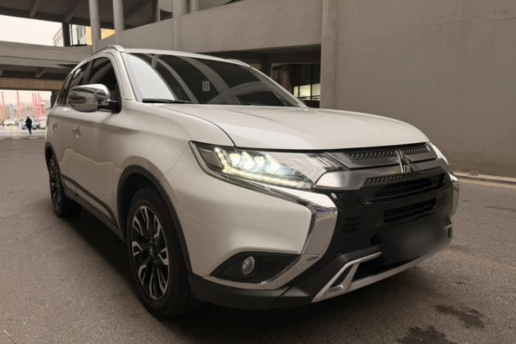 Used Mitsubishi Outlander 2020 2.4L 4x4 Zhi Xiang Edition 5 Seats Exterior 2