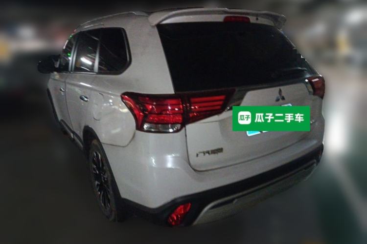 Used Mitsubishi Outlander 2020 2.0L Two-Wheel Drive Enjoyment Version 5 Seats Exterior 3
