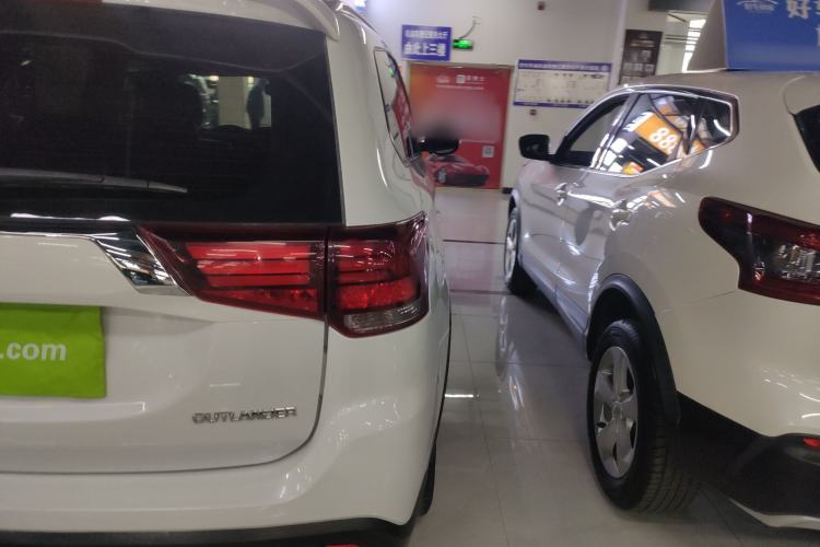 Used Mitsubishi Outlander 2020 2.0L Two-Wheel Drive Enjoyment Version 5 Seats Exterior 3