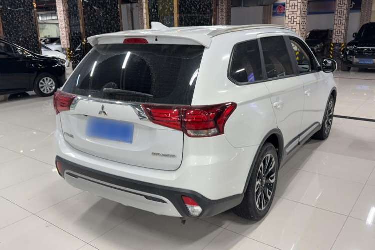 Used Mitsubishi Outlander 2020 2.0L Two-Wheel Drive Comfort Edition 5 Seats Exterior 3
