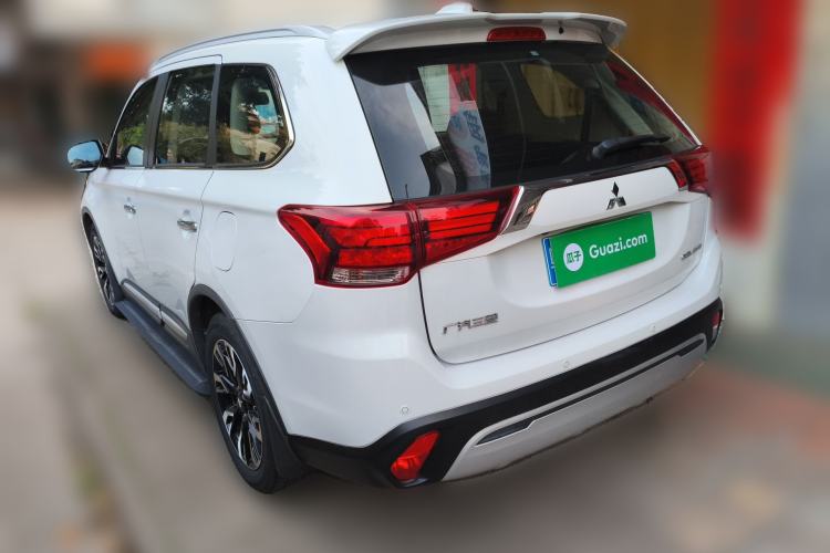 Used Mitsubishi Outlander 2020 2.4L 4x4 Zhi Xiang Edition 7-Seater Exterior 3