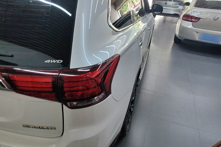 Used Mitsubishi Outlander 2020 2.4L 4x4 Zhi Xiang Edition 7-Seater Exterior 3