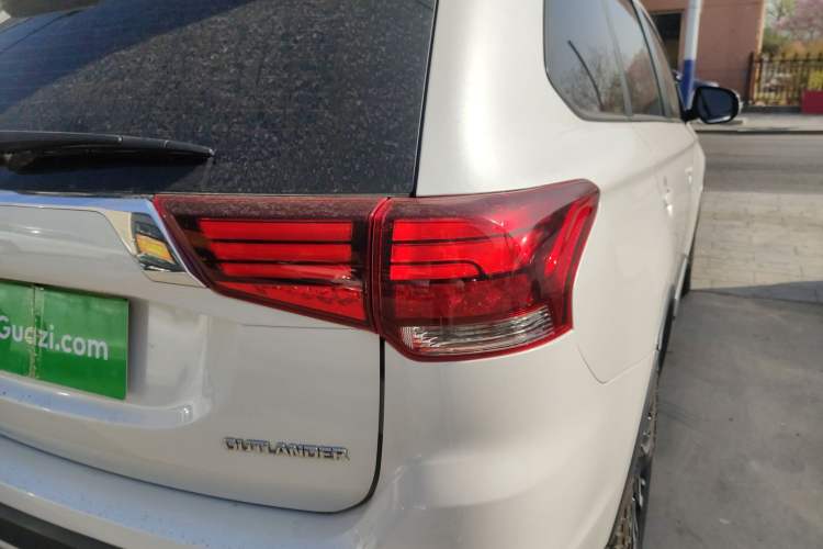 Used Mitsubishi Outlander 2020 2.0L Two-Wheel Drive Enjoyment Version 5 Seats Exterior 3