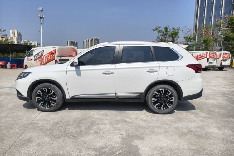 Used Mitsubishi Outlander 2020 2.4L 4x4 Zhi Xiang Edition 5 Seats Exterior 3