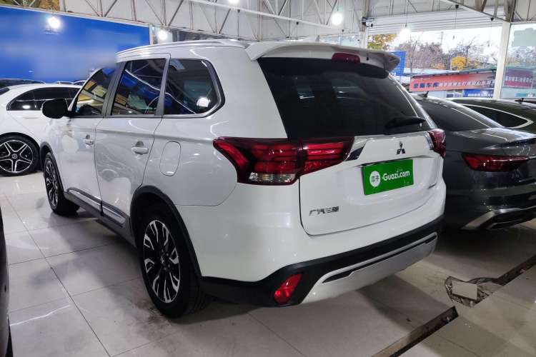 Used Mitsubishi Outlander 2020 2.0L Two-Wheel Drive Enjoyment Version 5 Seats Exterior 3