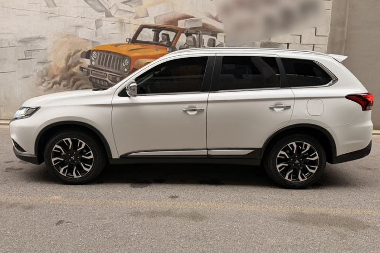 Used Mitsubishi Outlander 2020 2.4L 4x4 Zhi Xiang Edition 5 Seats Exterior 3