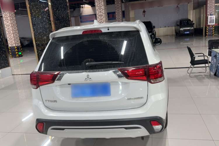 Used Mitsubishi Outlander 2020 2.0L Two-Wheel Drive Comfort Edition 5 Seats Exterior 4
