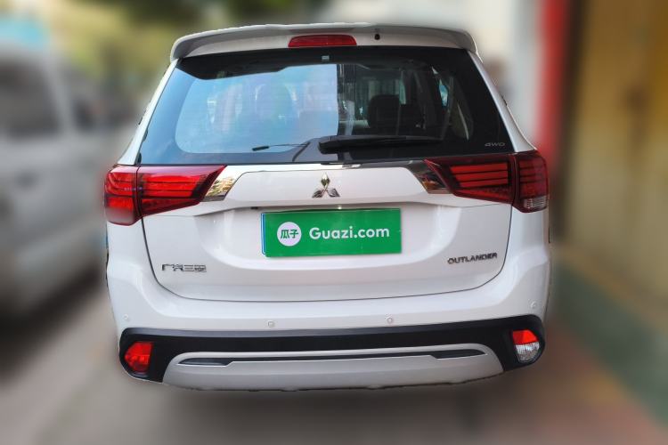 Used Mitsubishi Outlander 2020 2.4L 4x4 Zhi Xiang Edition 7-Seater Exterior 4