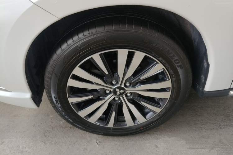 Used Mitsubishi Outlander 2020 2.4L 4x4 Zhi Xiang Edition 7-Seater Exterior 4