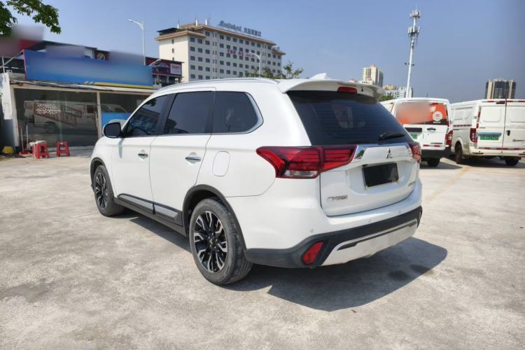 Used Mitsubishi Outlander 2020 2.4L 4x4 Zhi Xiang Edition 5 Seats Exterior 4