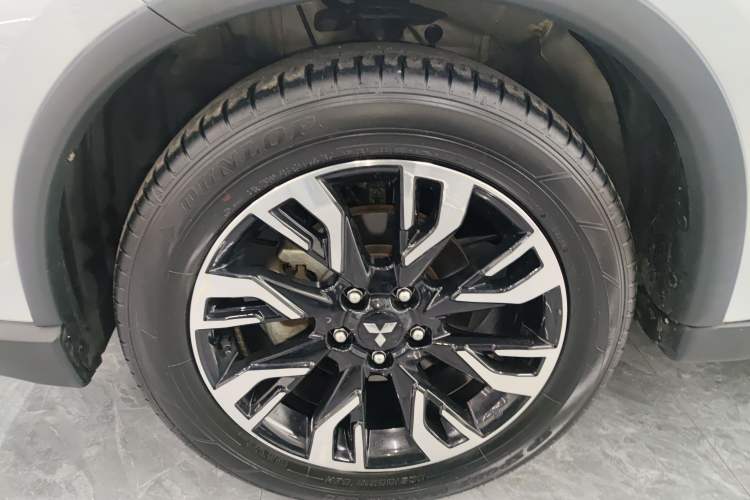 Used Mitsubishi Outlander 2020 2.4L 4x4 Zhi Xiang Edition 7-Seater Exterior 4