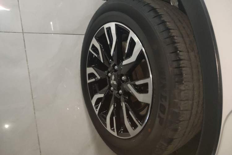 Used Mitsubishi Outlander 2020 2.0L Two-Wheel Drive Enjoyment Version 5 Seats Exterior 5