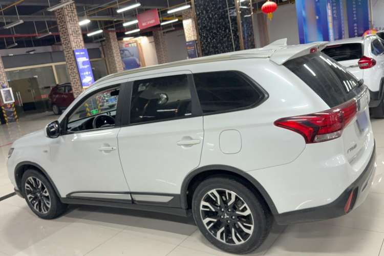Used Mitsubishi Outlander 2020 2.0L Two-Wheel Drive Comfort Edition 5 Seats Exterior 5