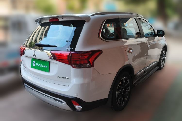 Used Mitsubishi Outlander 2020 2.4L 4x4 Zhi Xiang Edition 7-Seater Exterior 5
