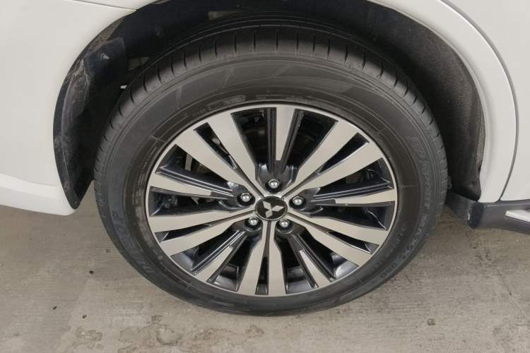 Used Mitsubishi Outlander 2020 2.4L 4x4 Zhi Xiang Edition 7-Seater Exterior 5