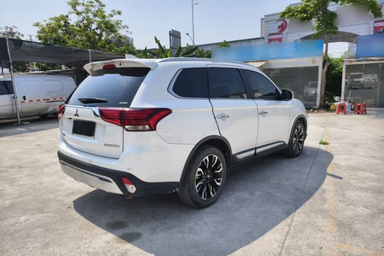 Used Mitsubishi Outlander 2020 2.4L 4x4 Zhi Xiang Edition 5 Seats Exterior 5
