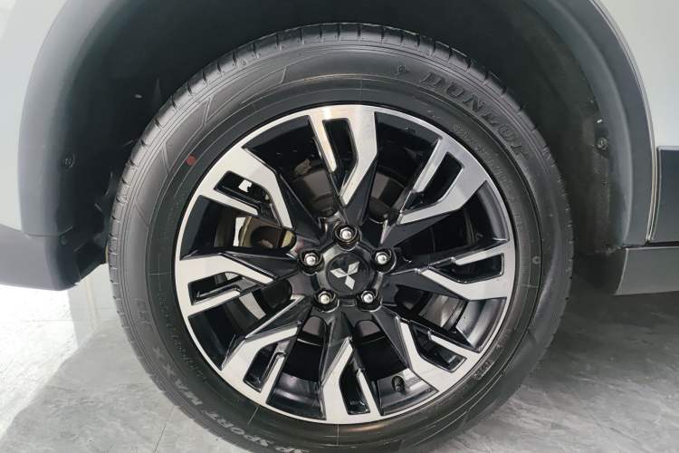 Used Mitsubishi Outlander 2020 2.4L 4x4 Zhi Xiang Edition 7-Seater Exterior 5