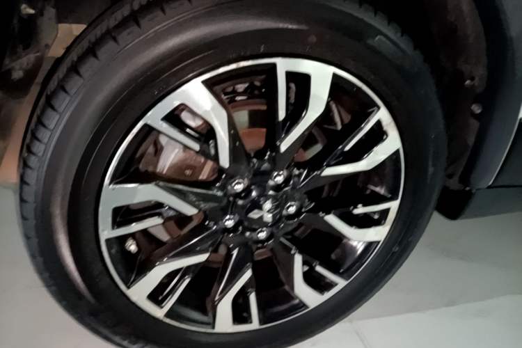 Used Mitsubishi Outlander 2020 2.4L 4x4 Zhi Xiang Edition 7-Seater Exterior 5