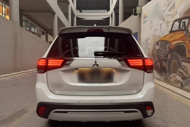 Used Mitsubishi Outlander 2020 2.4L 4x4 Zhi Xiang Edition 5 Seats Exterior 5