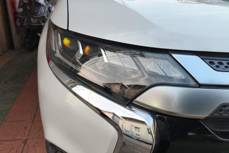 Used Mitsubishi Outlander 2020 2.4L 4x4 Zhi Xiang Edition 7-Seater Exterior 6