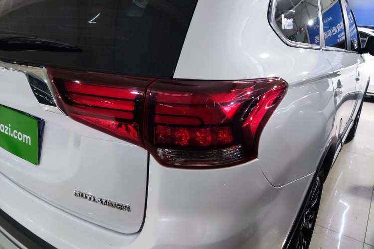Used Mitsubishi Outlander 2020 2.0L Two-Wheel Drive Enjoyment Version 5 Seats Exterior 6