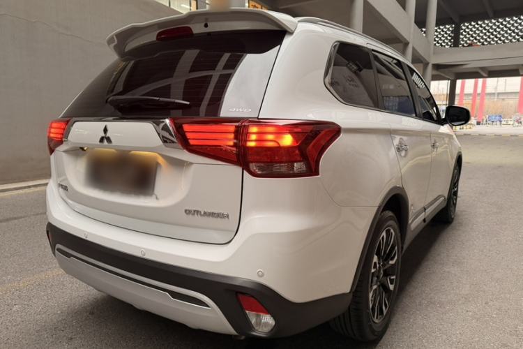 Used Mitsubishi Outlander 2020 2.4L 4x4 Zhi Xiang Edition 5 Seats Exterior 6