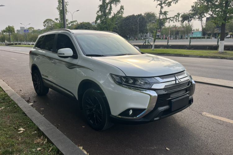 Used Mitsubishi Outlander 2020 2.4L 4x4 Zhi Xiang Edition 7-Seater Exterior 7