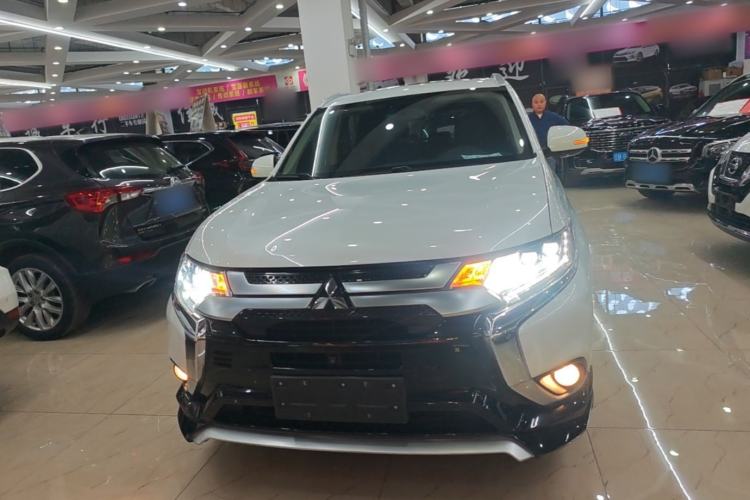 Used Mitsubishi Outlander 2020 2.4L 4x4 Zhi Xiang Edition 5 Seats Front