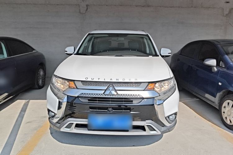Used Mitsubishi Outlander 2020 2.0L Two-Wheel Drive Enjoyment Version 5 Seats Front