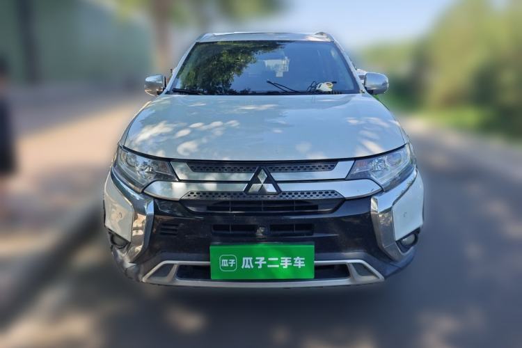 Used Mitsubishi Outlander 2020 2.0L Two-Wheel Drive Comfort Edition 7-Seater Front
