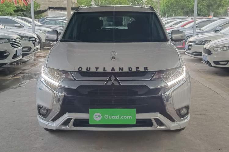 Used Mitsubishi Outlander 2020 2.0L Two-Wheel Drive Comfort Edition 7-Seater Front
