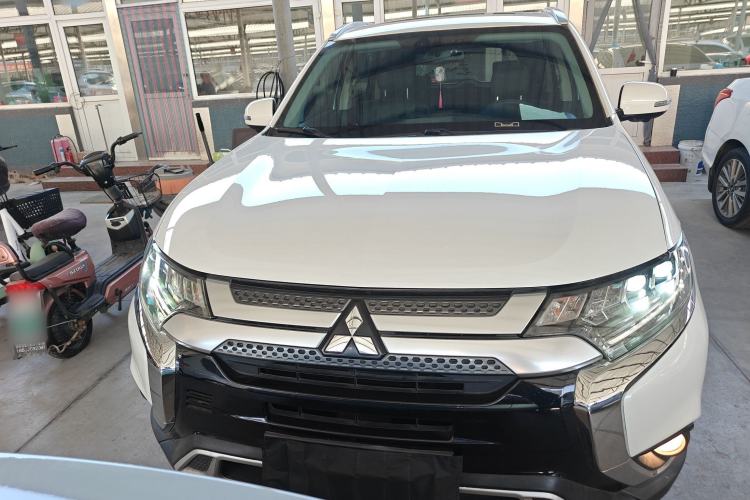 Used Mitsubishi Outlander 2020 2.4L 4x4 Zhi Xiang Edition 7-Seater Front