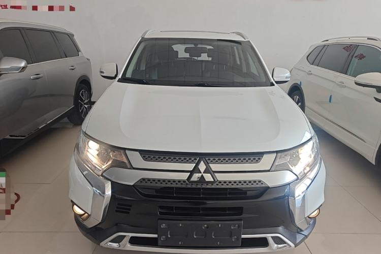 Used Mitsubishi Outlander 2020 2.0L Two-Wheel Drive Comfort Edition 7-Seater Front