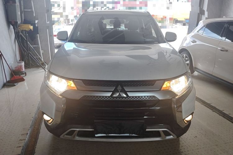 Used Mitsubishi Outlander 2020 2.0L Two-Wheel Drive Enjoyment Version 5 Seats Front