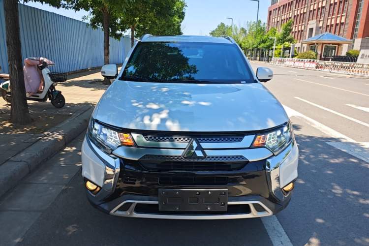 Used Mitsubishi Outlander 2020 2.4L 4x4 Zhi Xiang Edition 7-Seater Front