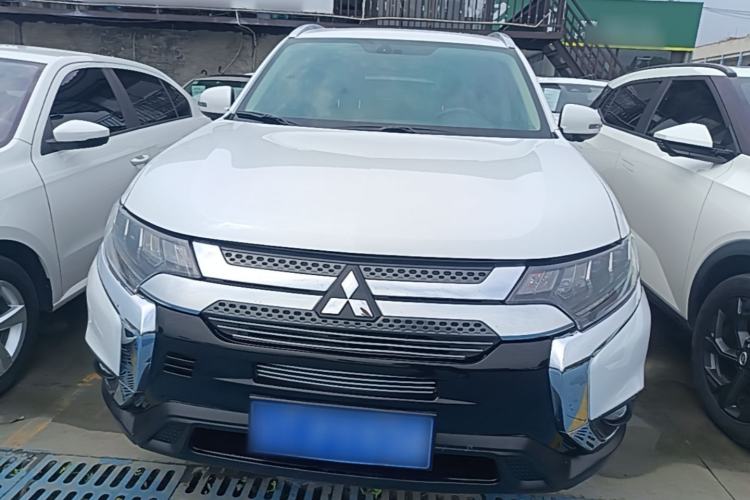 Used Mitsubishi Outlander 2020 2.4L 4x4 Zhi Xiang Edition 7-Seater Front