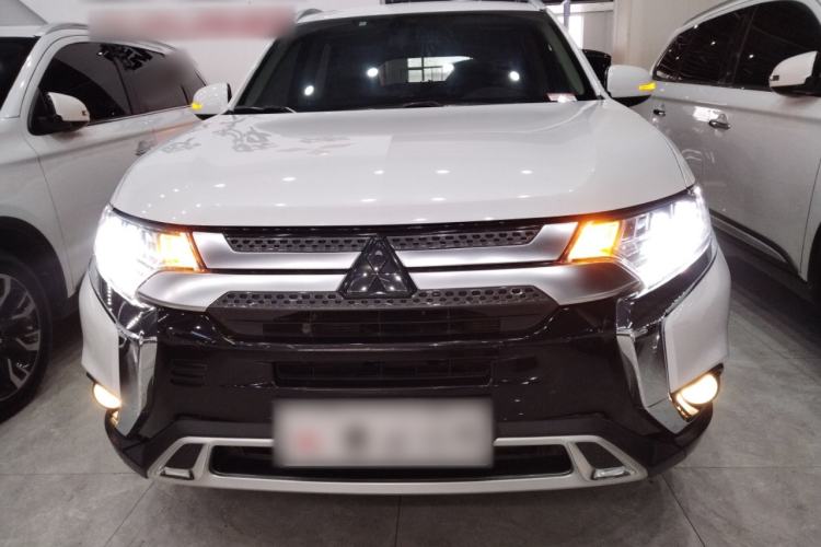 Used Mitsubishi Outlander 2020 2.4L 4x4 Zhi Xiang Edition 5 Seats Front