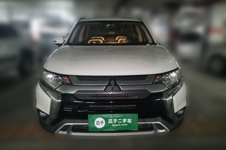 Used Mitsubishi Outlander 2020 2.0L Two-Wheel Drive Comfort Edition 7-Seater Front