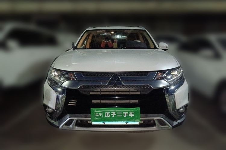 Used Mitsubishi Outlander 2020 2.0L Two-Wheel Drive Comfort Edition 7-Seater Front