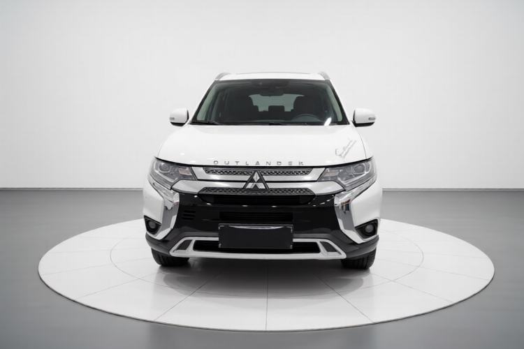 Used Mitsubishi Outlander 2020 2.0L Two-Wheel Drive Enjoyment Version 5 Seats Front