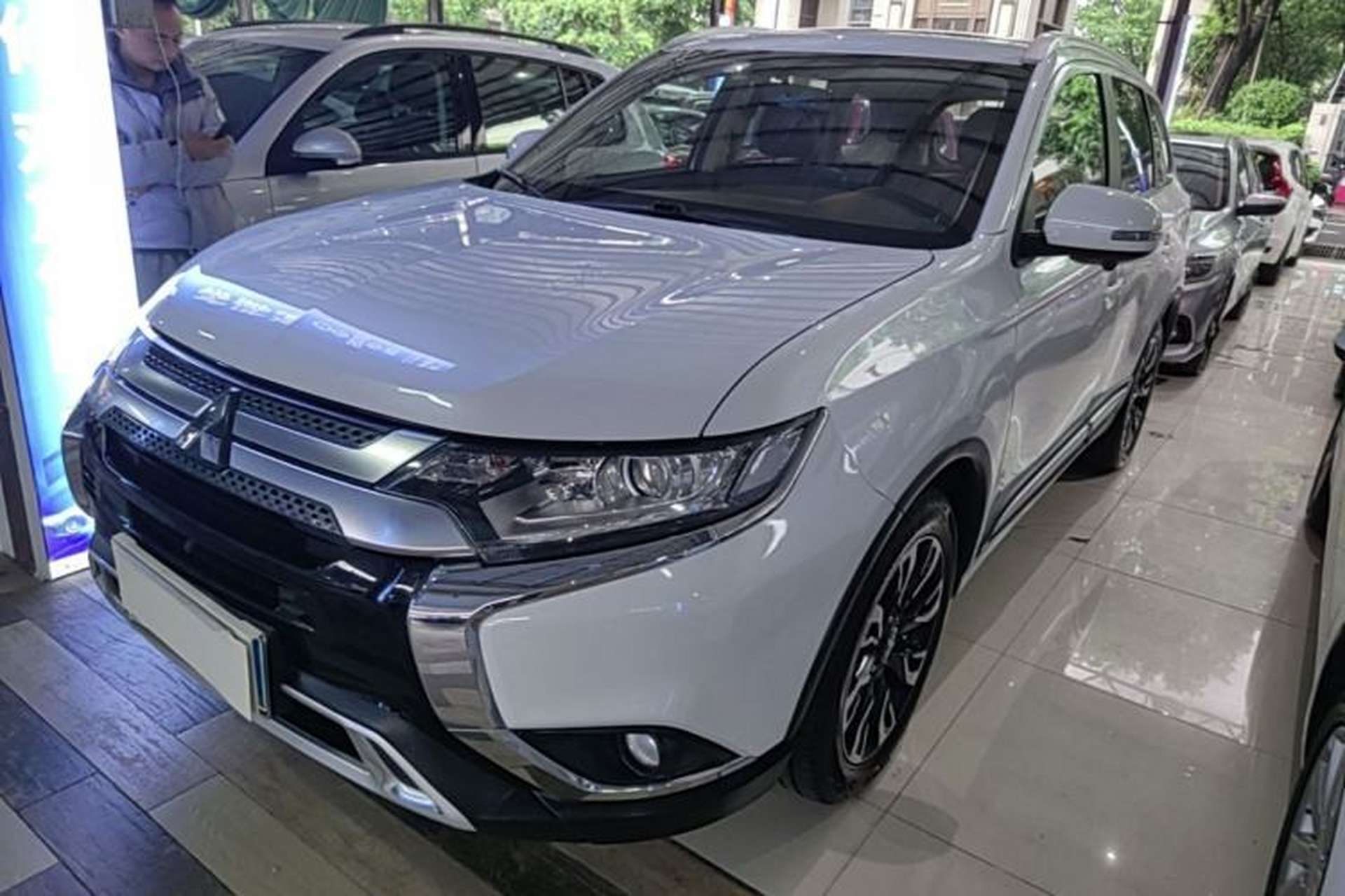 Used Mitsubishi Outlander 2020 2.0L Two-Wheel Drive Enjoyment Version 5 Seats Front Left 45 Deg