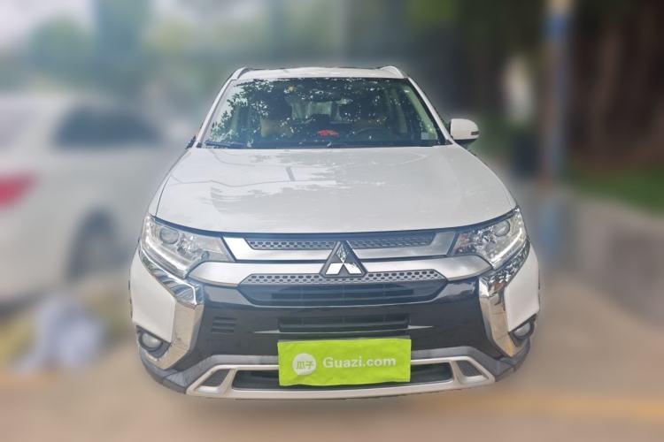 Used Mitsubishi Outlander 2020 2.0L Two-Wheel Drive Enjoyment Version 5 Seats Front