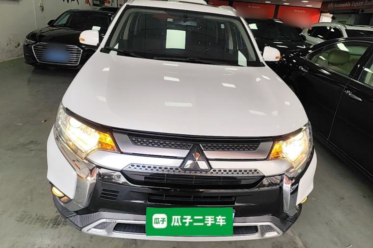 Used Mitsubishi Outlander 2020 2.0L Two-Wheel Drive Comfort Edition 7-Seater Front