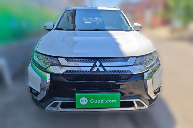Used Mitsubishi Outlander 2020 2.0L Two-Wheel Drive Comfort Edition 7-Seater Front