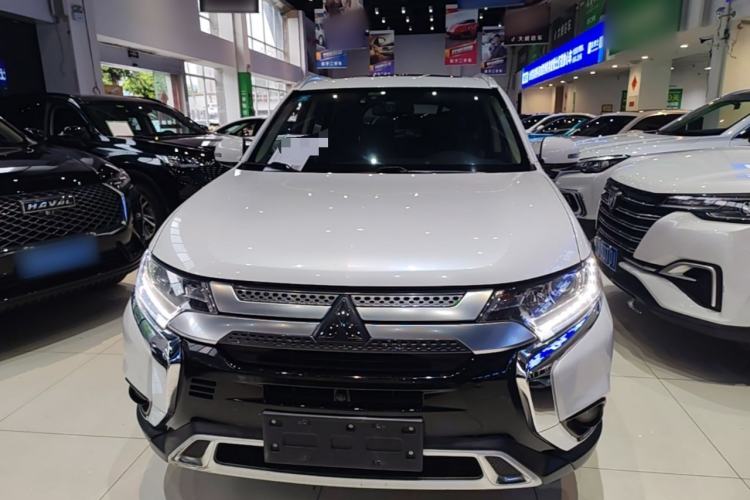 Used Mitsubishi Outlander 2020 2.0L Two-Wheel Drive Comfort Edition 7-Seater Front