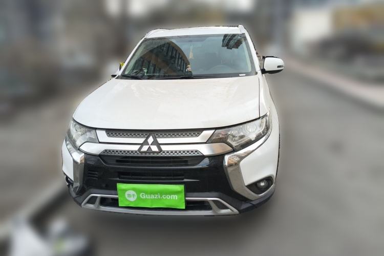 Used Mitsubishi Outlander 2020 2.0L Two-Wheel Drive Enjoyment Version 5 Seats Front