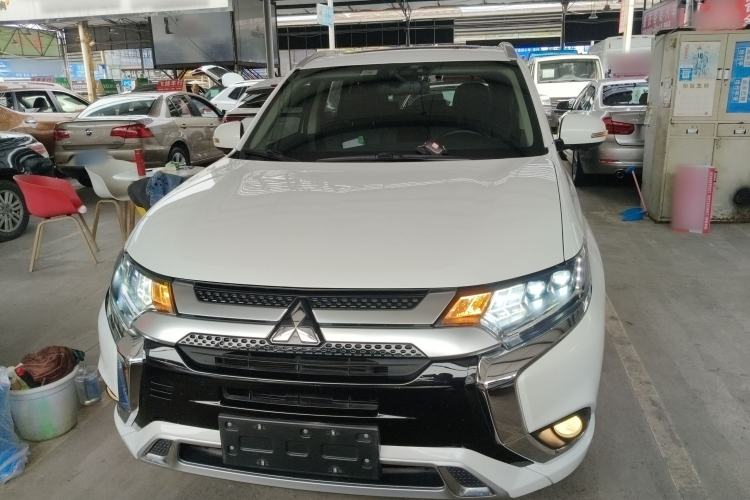 Used Mitsubishi Outlander 2020 2.4L 4x4 Zhi Xiang Edition 7-Seater Front