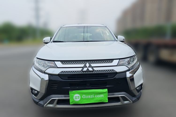 Used Mitsubishi Outlander 2020 2.0L Two-Wheel Drive Enjoyment Version 5 Seats Front