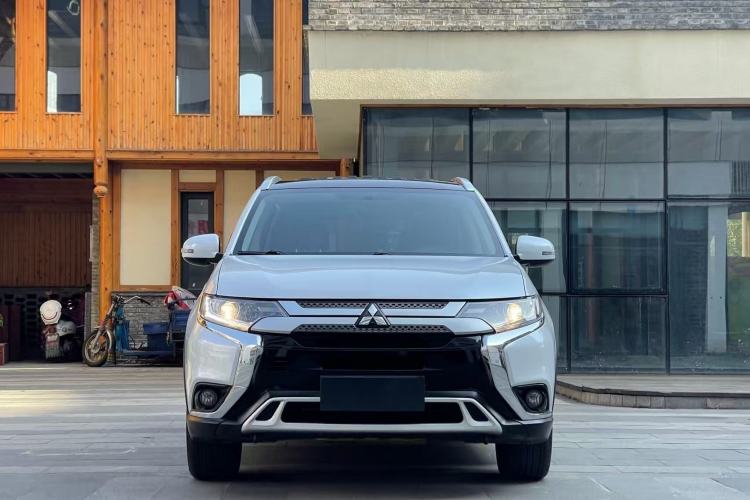Used Mitsubishi Outlander 2020 2.0L Two-Wheel Drive Enjoyment Version 5 Seats Front