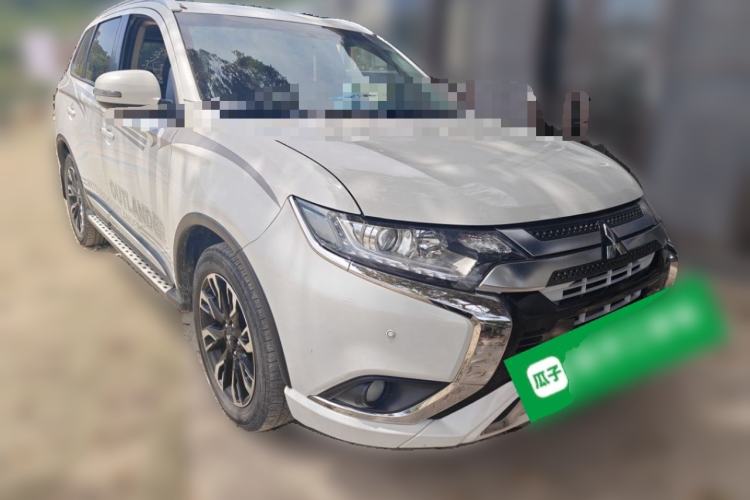 Used Mitsubishi Outlander 2020 2.0L Two-Wheel Drive Enjoyment Version 5 Seats Front Right 45 Deg